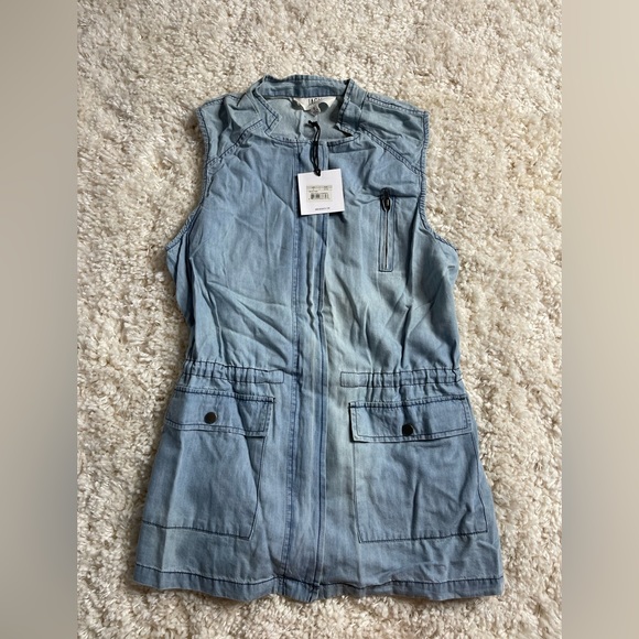 BB Dakota Jackets & Blazers - Jack Brand Chambray Zippered Vest By BB Dakota Size Small